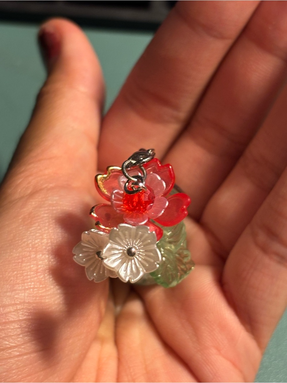 Red Glass Flower Keychain - Picture 3 of 6